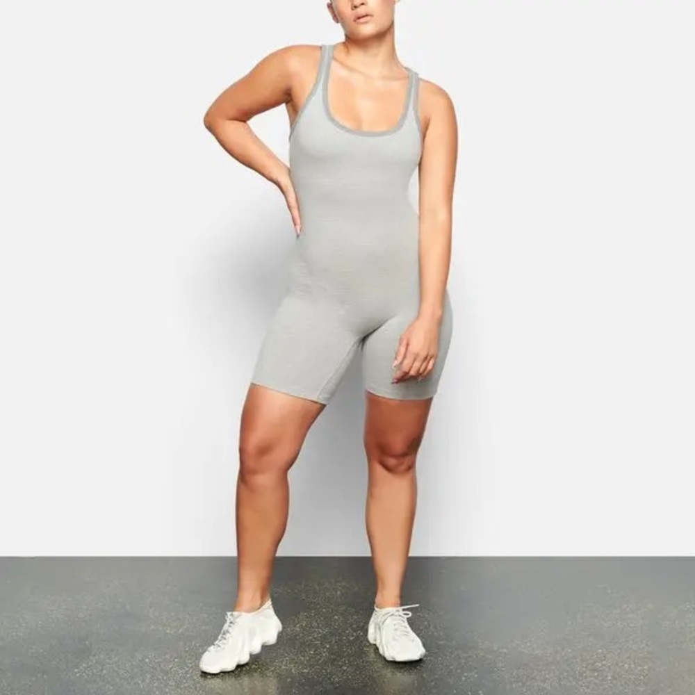 Skims outdoor mid thigh bodysuit jumpsuit catsuit size small women’s grey